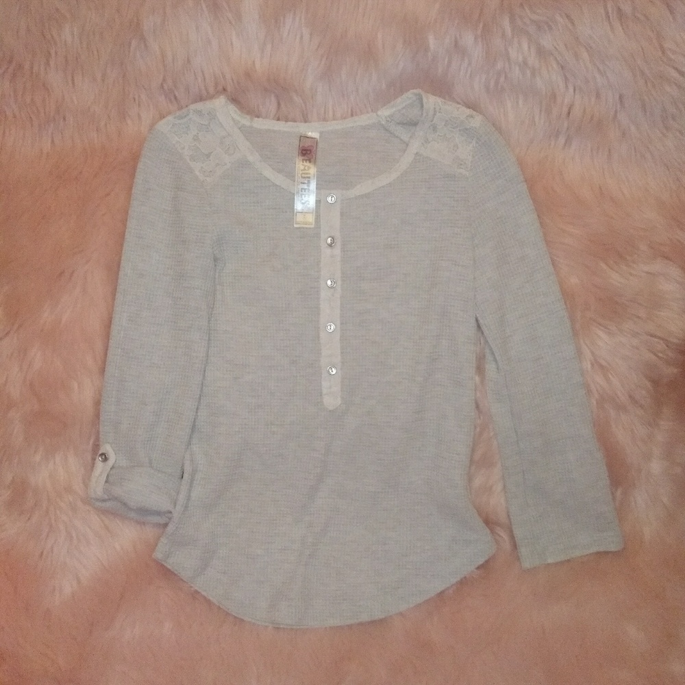 Blouse  Gray  with lace in the shoulder